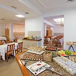Hotel Lloret Santa Rosa By Pierre&vacances 4*