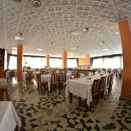 Lloret Santa Rosa By Pierre & 4* يوريت دي مار