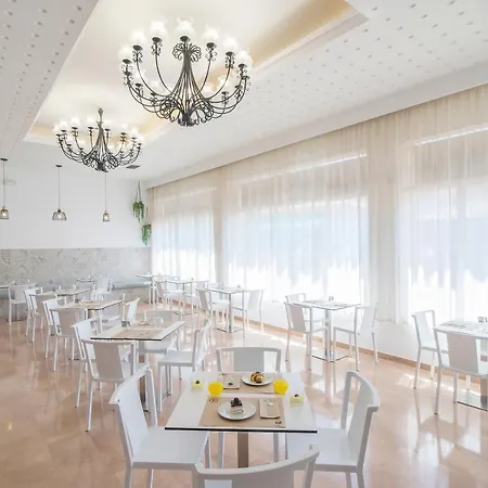 فندق Lloret Santa Rosa By Pierre & يوريت دي مار