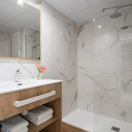 Lloret Santa Rosa By Pierre & 4* يوريت دي مار